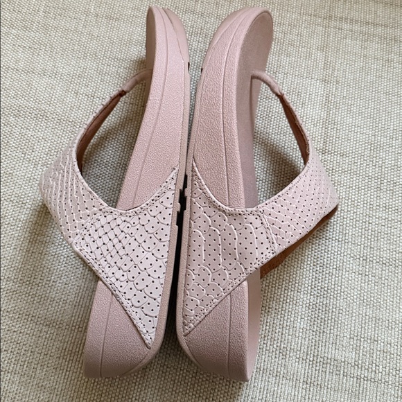 FitFlop Lulu Perf Croc-Embossed Leather Toe-Post Sandals in beige - Picture 7 of 16